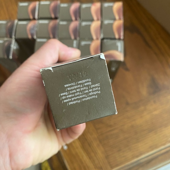 BECCA Cosmetics Ultimate Coverage 24 Hr Foundation MAHOGANY - Picture 3 of 6